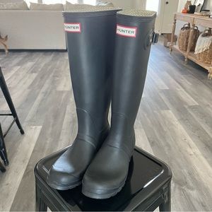 Black matte hunter boots
